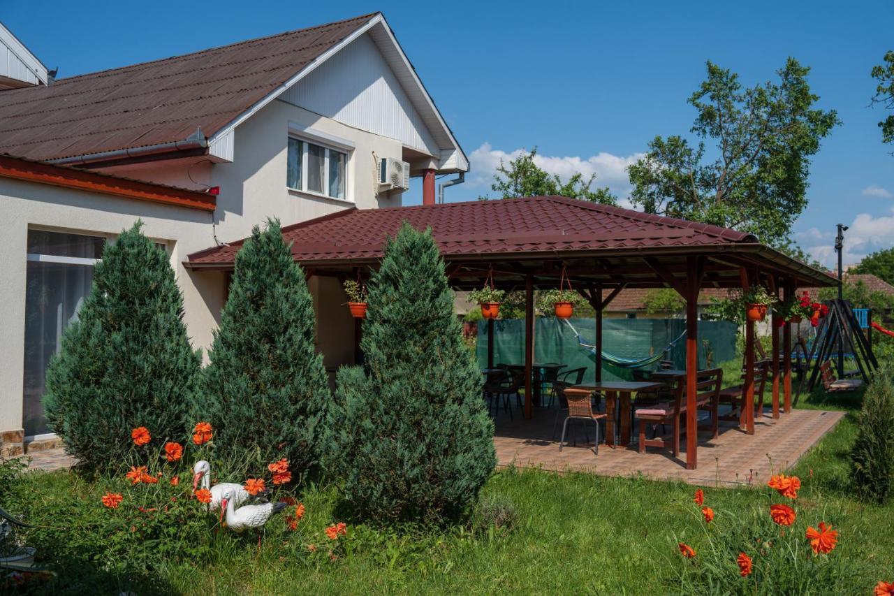 Denisa & Rares Hotel Tasnad Exterior photo